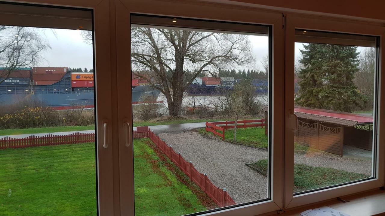 Mit Wunderschoenem Blick Auf Den Nord-ostsee-kanal * Breiholz