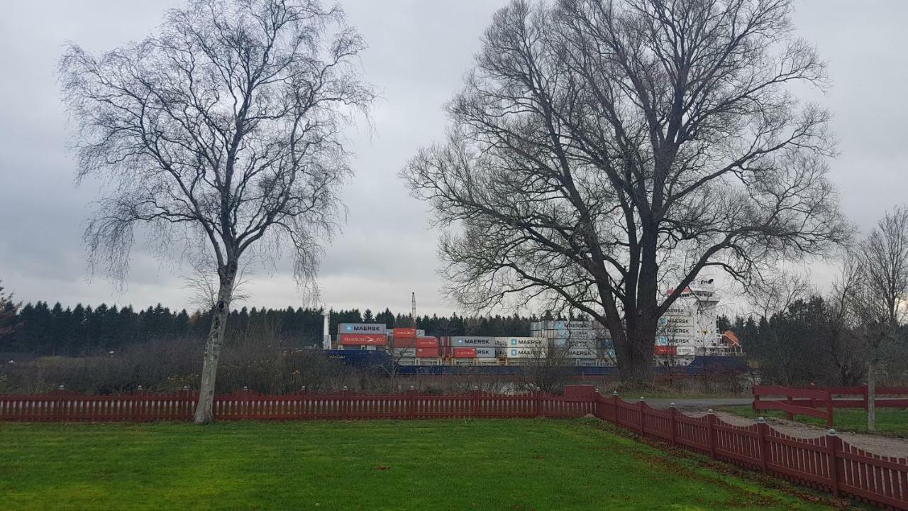 Mit Wunderschoenem Blick Auf Den Nord-ostsee-kanal